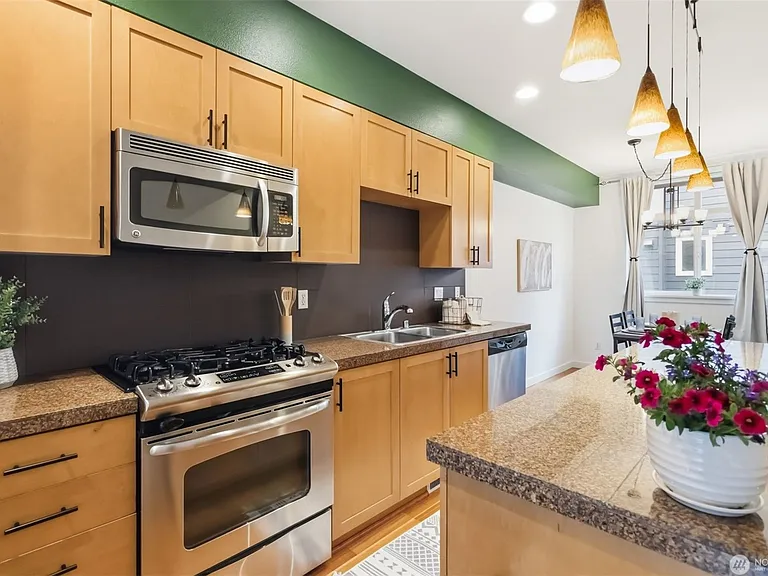 2225 NW Moraine Pl — Photo 12