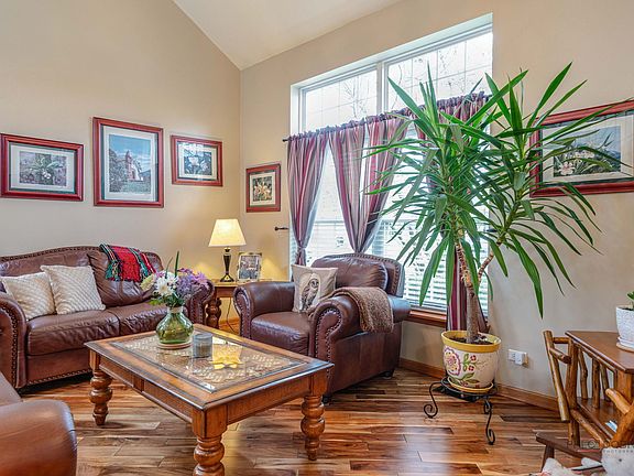 4th image of 1315 Lily Ct
