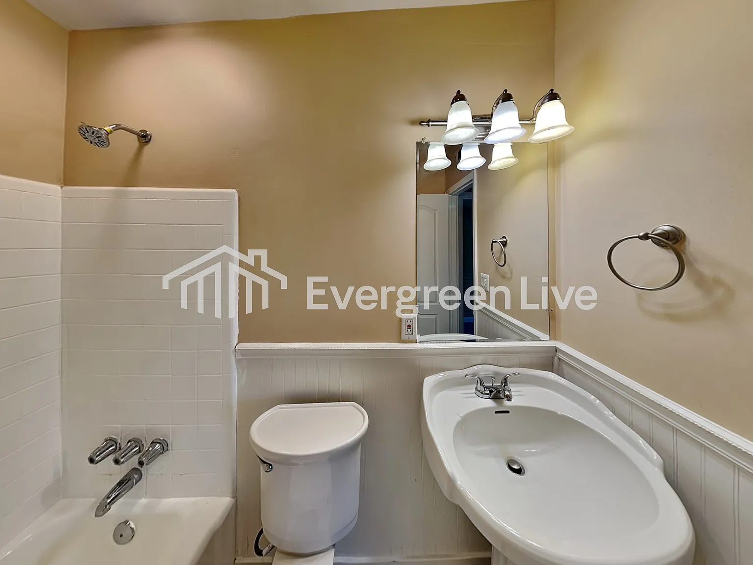 3 bed, 2.0 bath, 1270 sqft, $1,545 — Photo 4