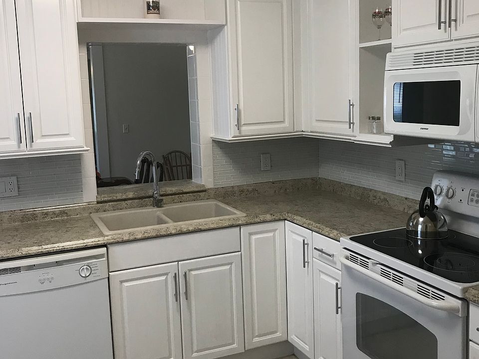 1st image of 715 Weller Ave SE