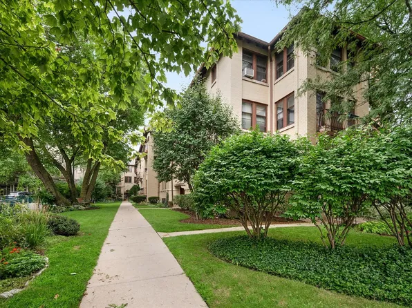 949 Lake St APT 1F, Oak Park, IL 60301