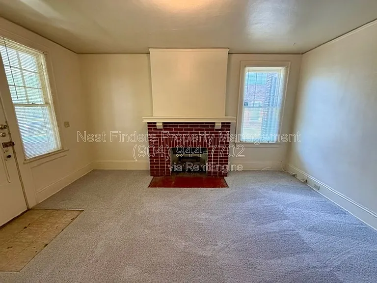 2309 College St — Photo 3