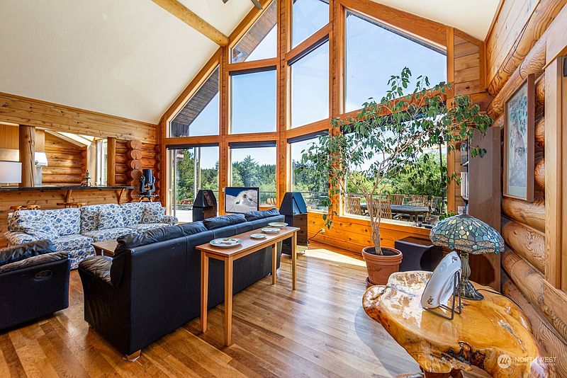 4th image of 1738 Lampard Road