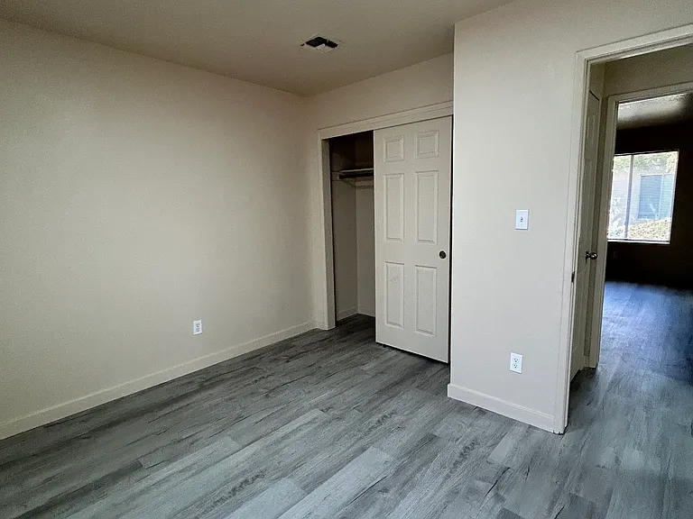1424 Sylvan Ave — Photo 16