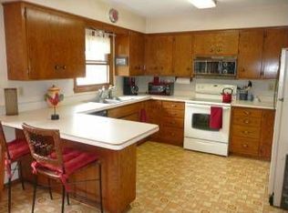 9530 Timberwood Rd, Chaska, MN 55318