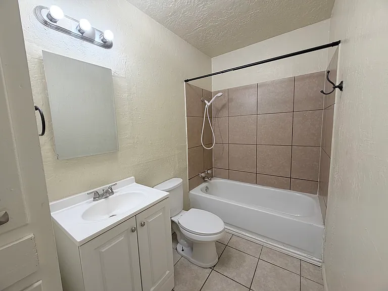 5319 NW Oak Ave — Photo 5