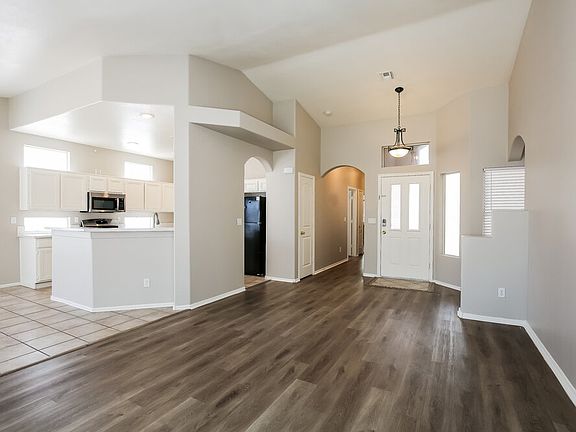 5th image of 5637 Island Mist St