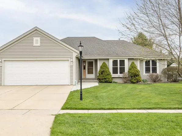 1703 Steeple DRIVE, East Troy, WI 53120