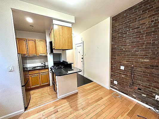 3rd image of 29-15 36th Ave #3CB