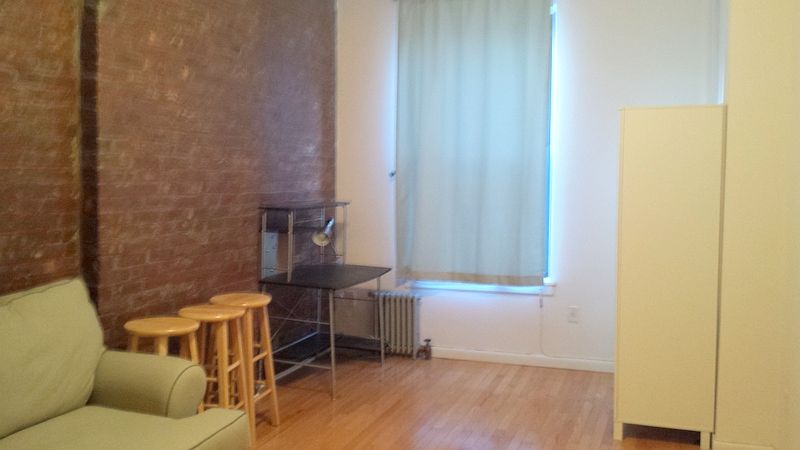 1st image of 433 W 54th St