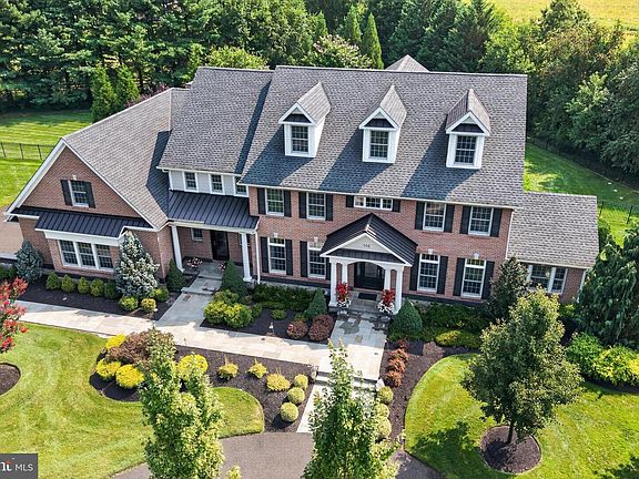 3rd image of 106 Ashley Ct