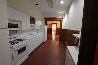 Rented by Robyn Lee, LREB