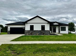 1240 Evelyn Dr, Ely, IA 52227