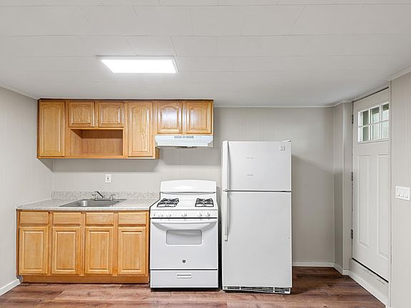 3rd image of 1122 Throgmorton Ave