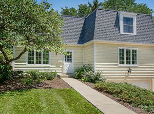 251 Grandview Ave, Glen Ellyn, IL 60137