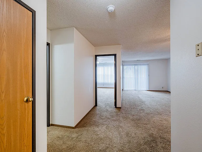Cambridge Apartments — Photo 35
