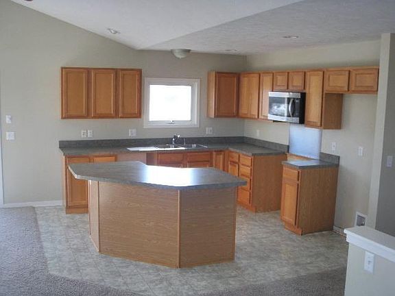 4th image of 4144 Tradewind Dr N