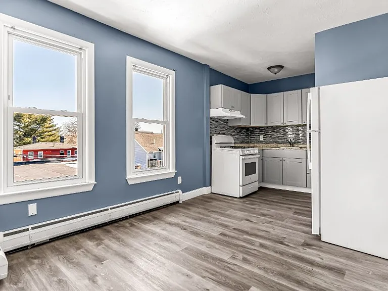 1322 Stratford Ave — Photo 13