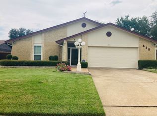 818 Via Valencia, Mesquite, TX 75150
