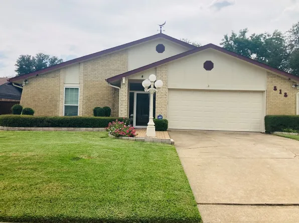 818 Via Valencia, Mesquite, TX 75150