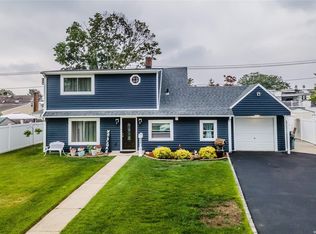 34 Dogwood Ln, Levittown, NY 11756