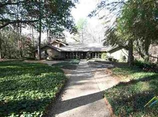 1605 Oak Creek Cir, Tyler, TX 75703