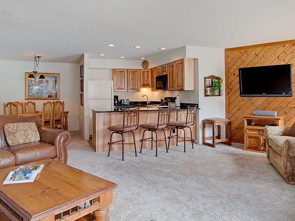 Kitchen & Dining Area