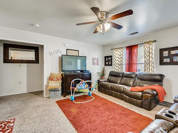 2nd image of 3205 Royal Crest Dr
