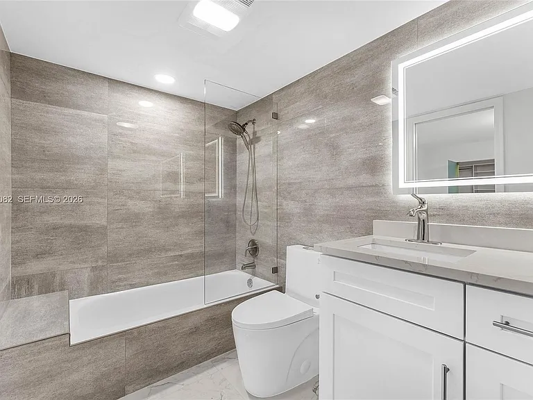2303 Lucaya Ln #H2 — Photo 12