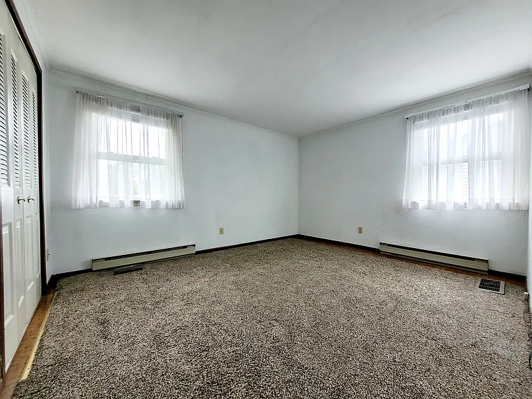 29 Maywood Ave — Photo 4