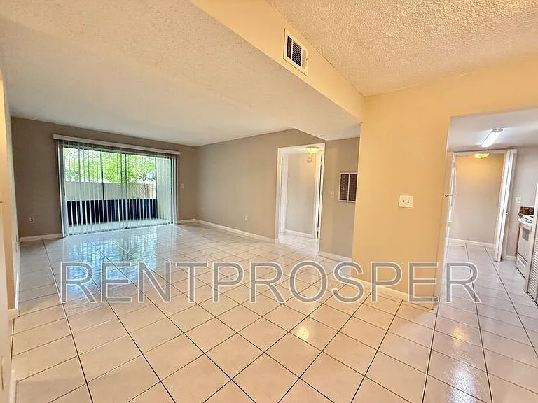 6104 Curry Ford Rd #108 — Photo 9