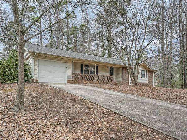 2102 Red Berry Ln SW, Marietta, GA 30008