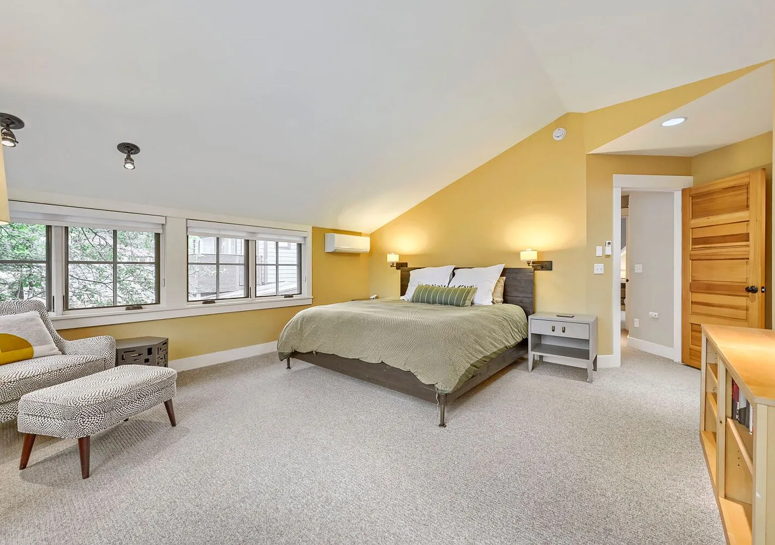 Elegant 4BR Retreat by Chautauqua & CU — Photo 2