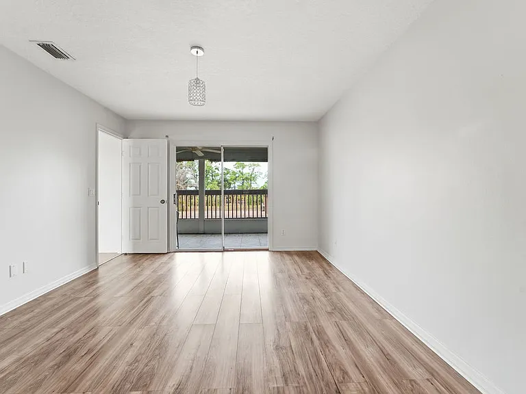 2366 SW Alminar St #1 — Photo 16