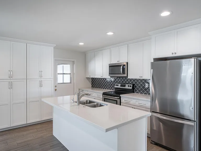 116 W Geneva Dr — Photo 14