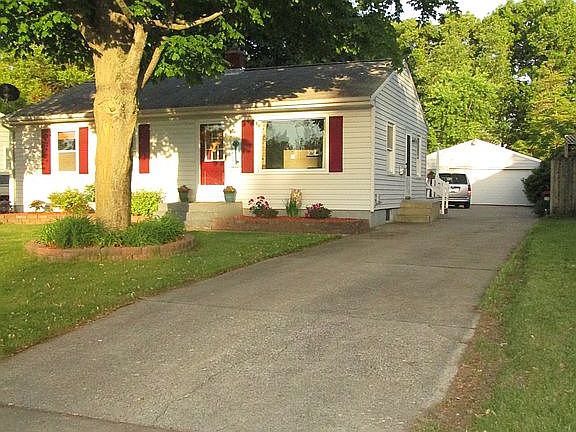 2nd image of 3413 Gladiola Ave SW