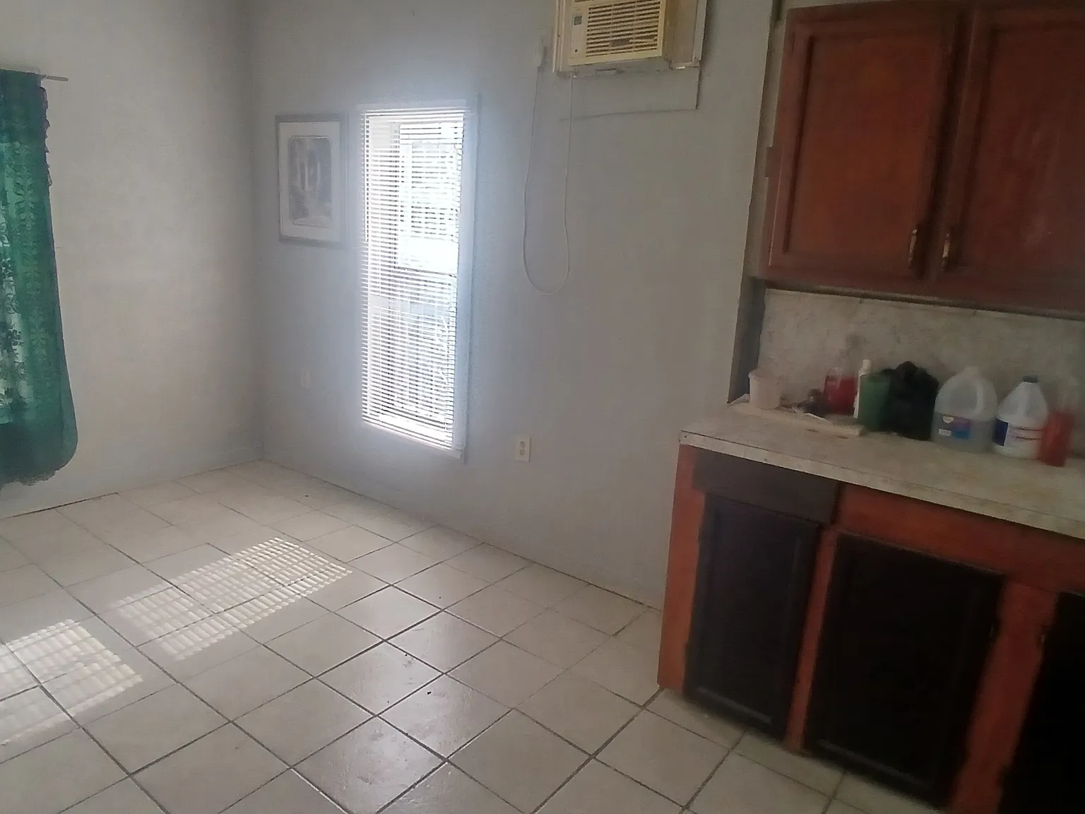 526 Sterling St — Photo 1