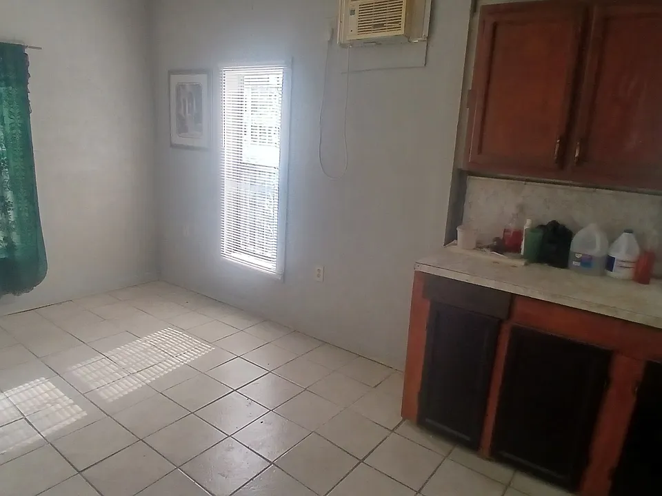 526 Sterling St