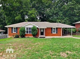 726 Pineridge Dr, Forest Park, GA 30297