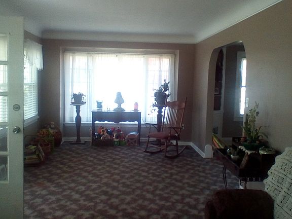 3rd image of 181 Norman Ave