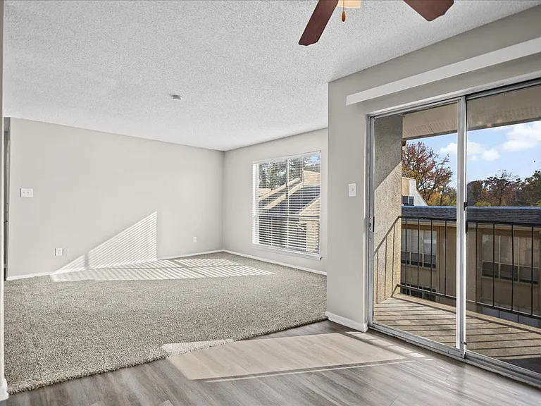 Broadway Reserve Apartments A Fresh, Revitalized Home in Tyler, TX — Photo 8