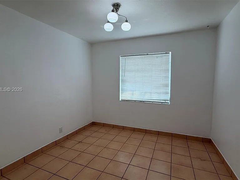 800 SE 15th St #2 — Photo 10