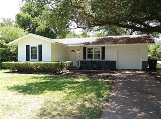 913 Euclid St, Cleburne, TX 76033