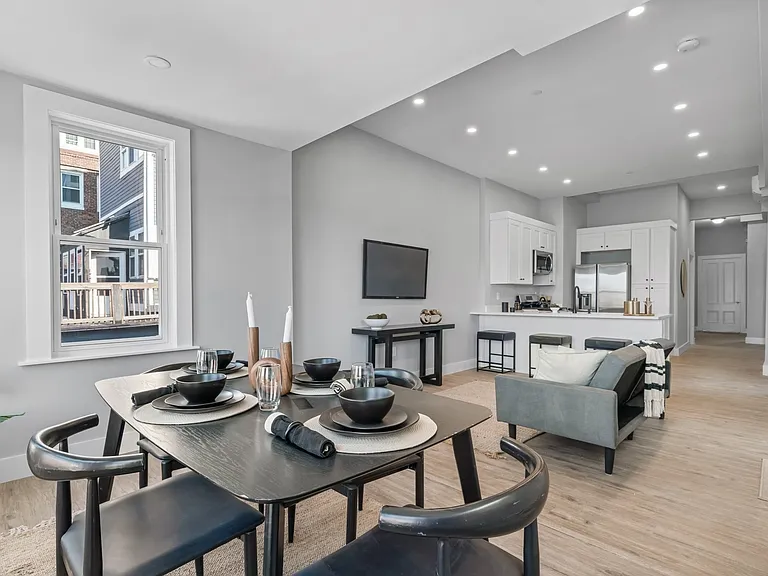 390 Meridian St #2 — Photo 1