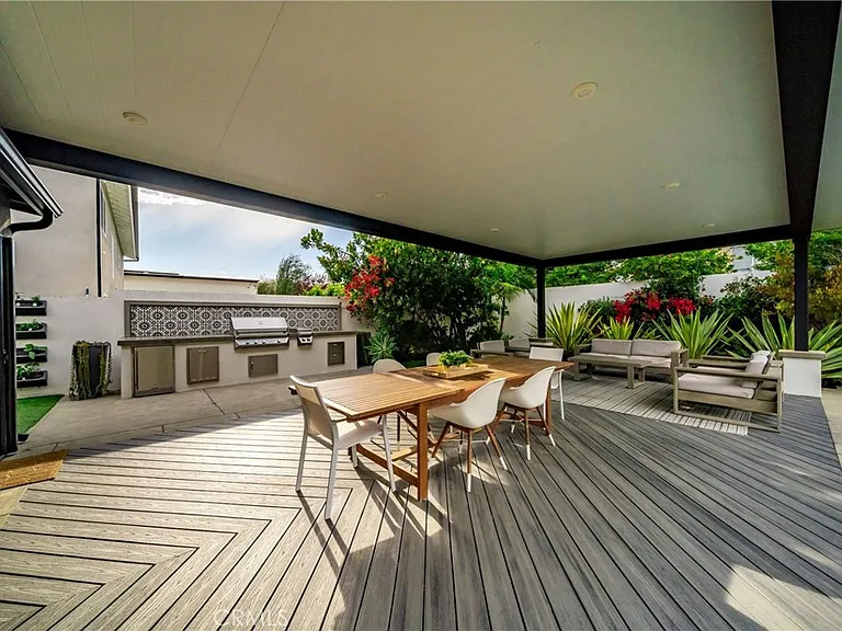 8541 Kelso Dr — Photo 44