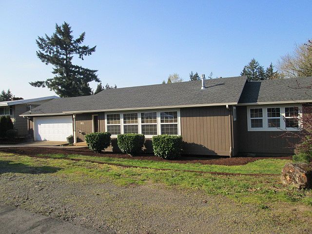 2nd image of 811 Mimosa St S