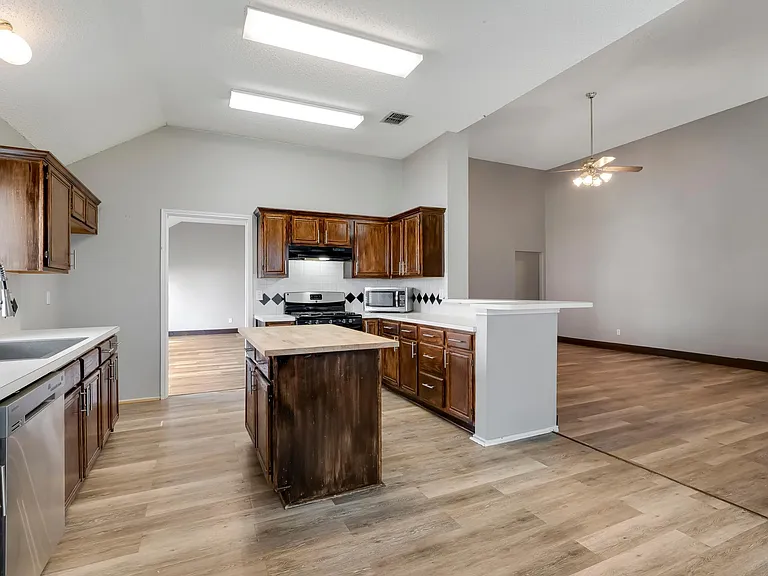 8201 Pacific St — Photo 14