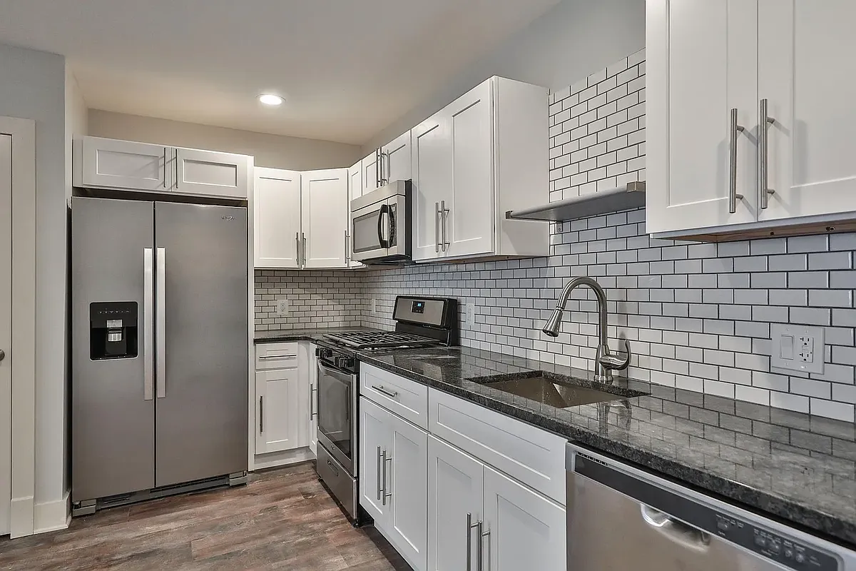 Building Photo - 1320 N Franklin St #4F