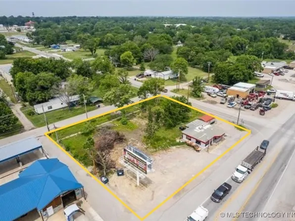 123 N Locust St, Nowata, OK 74048