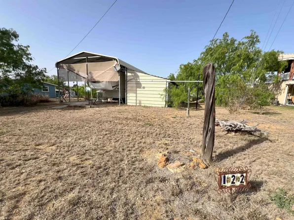122 N Jab Dr, Zapata, TX 78076